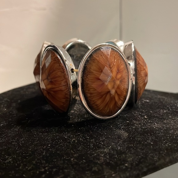 8” silver tone stretch bracelet with 6 oval bezel set jasper colored festoons - Picture 2 of 11